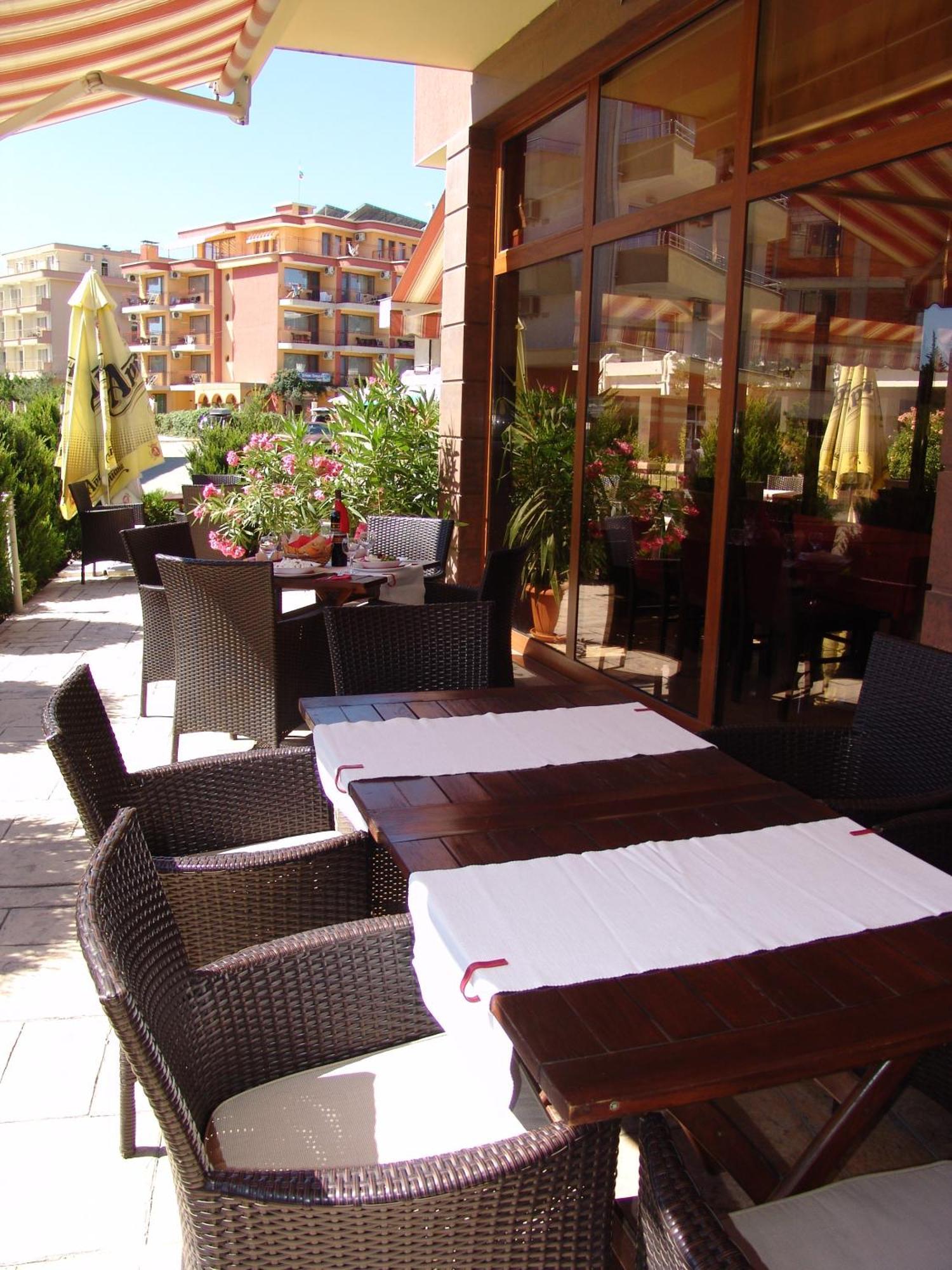 Hotel Buena Vissta Primorsko Bagian luar foto